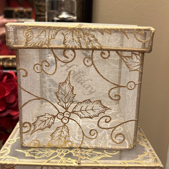 Set of 3 Vintage Christmas Nesting Boxes, Gold Filigree - Picture 3 of 17